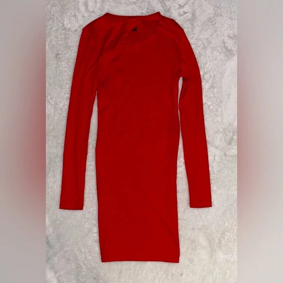 define long-sleeve dress luon Deanna Lemon Asymmetric Long-Sleeve Ruched Maxi Dress – Club L London